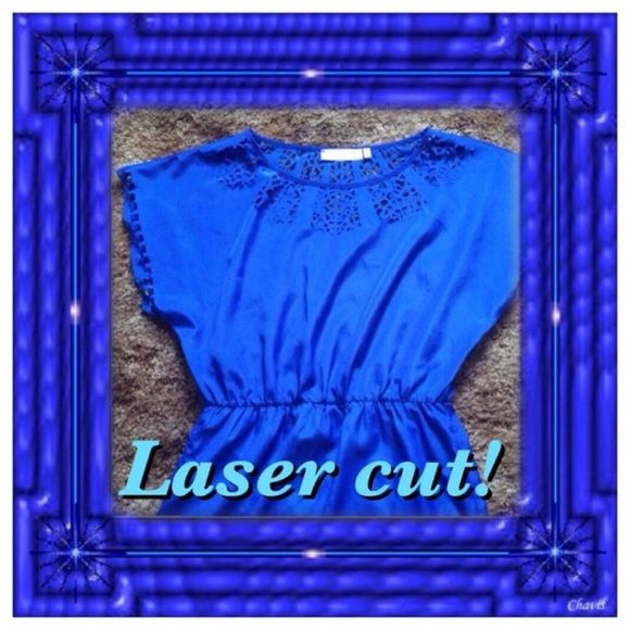 Tops - 🎈3/$12 Beautiful laser cut tunic!